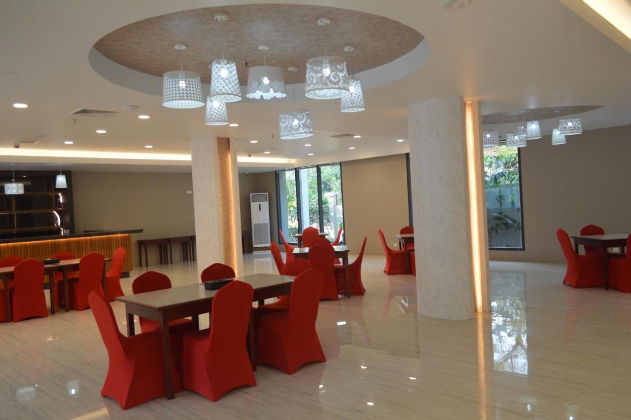 Airport Avenue Hotel Gyogon Bagian luar foto